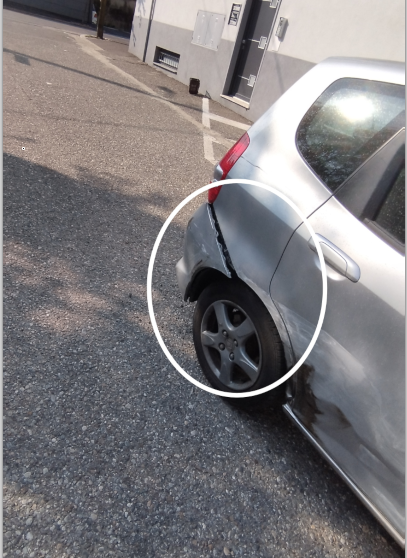 foto auto incidentata